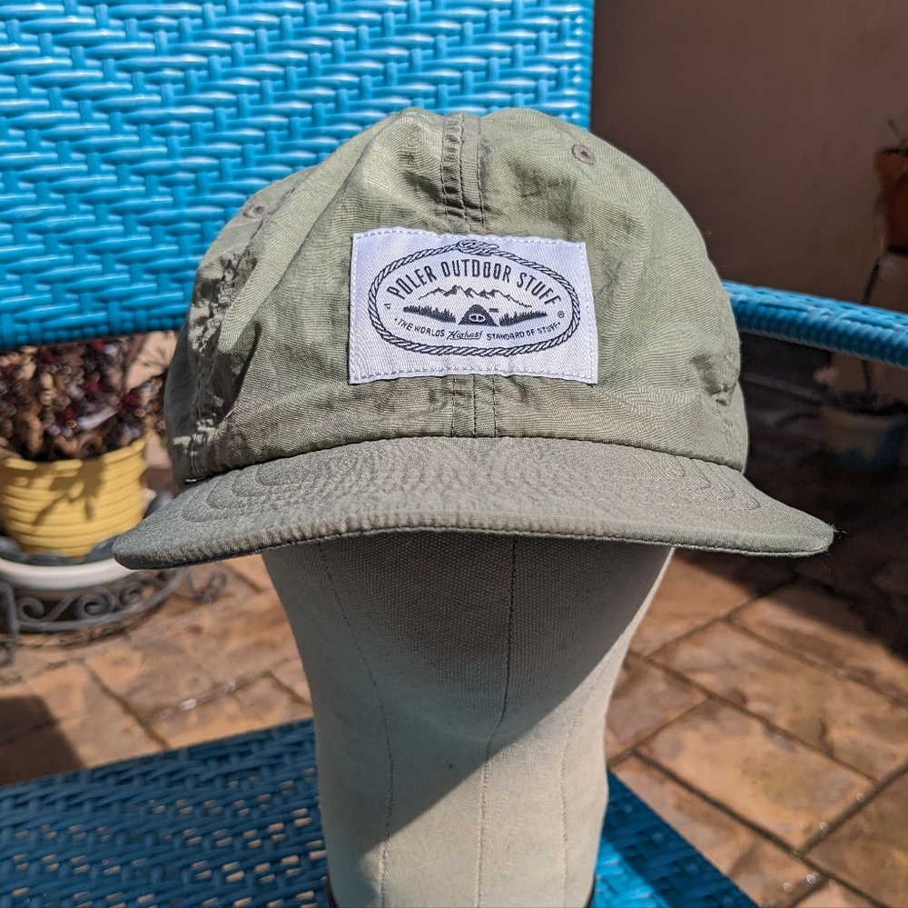 Poler hat